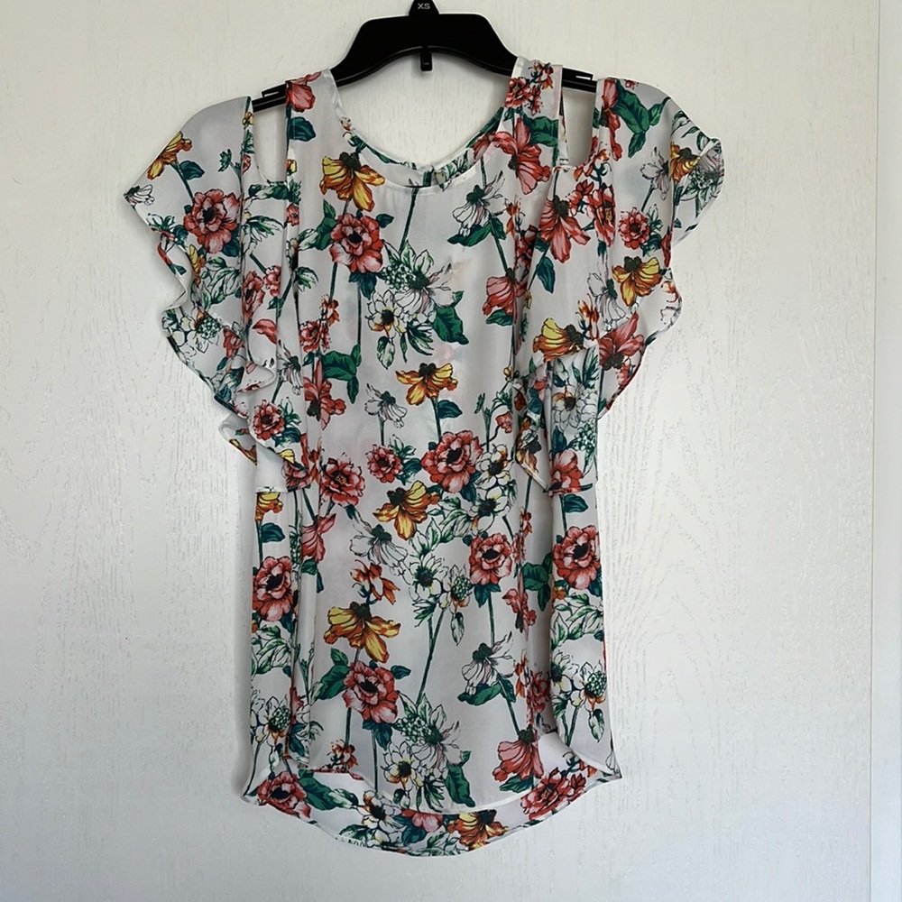 Small white and floral blouse by fortune + ivy